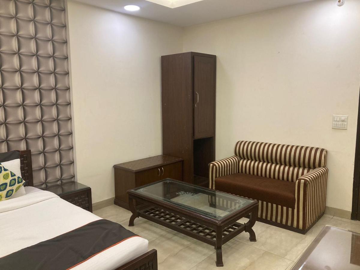 Hermitage By The Cosy Hotels Near Lotus Temple Ню Делхи Екстериор снимка