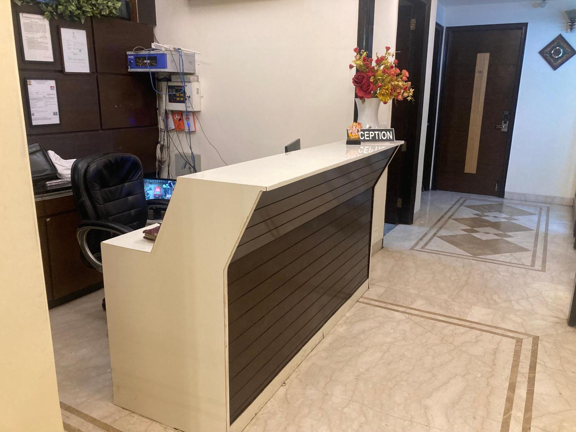 Hermitage By The Cosy Hotels Near Lotus Temple Ню Делхи Екстериор снимка