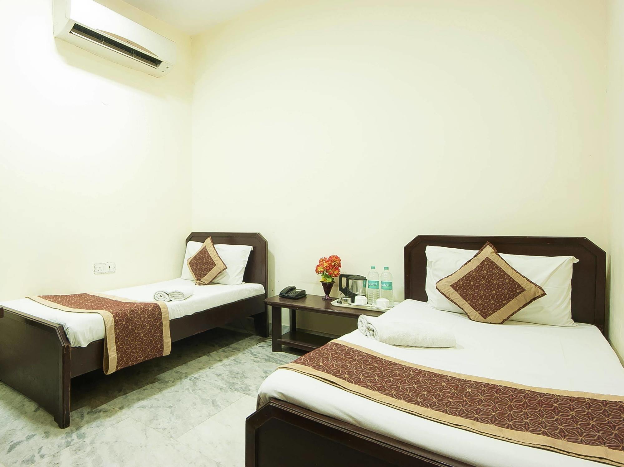 Hermitage By The Cosy Hotels Near Lotus Temple Ню Делхи Екстериор снимка