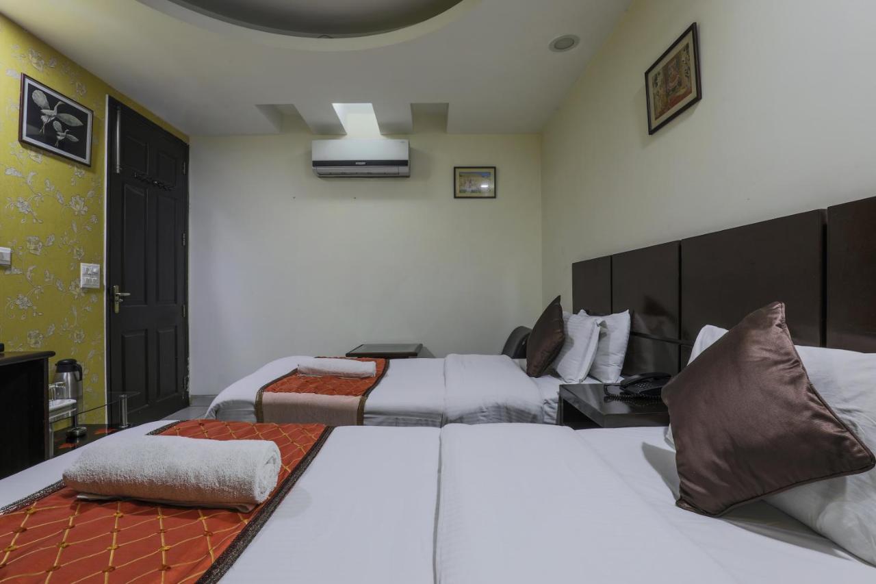 Hermitage By The Cosy Hotels Near Lotus Temple Ню Делхи Екстериор снимка